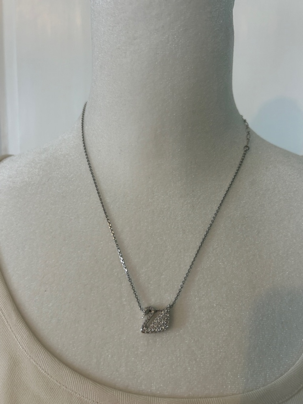 Classic Y2K Crystal Swarovski Swan Pendant Necklace in Silver